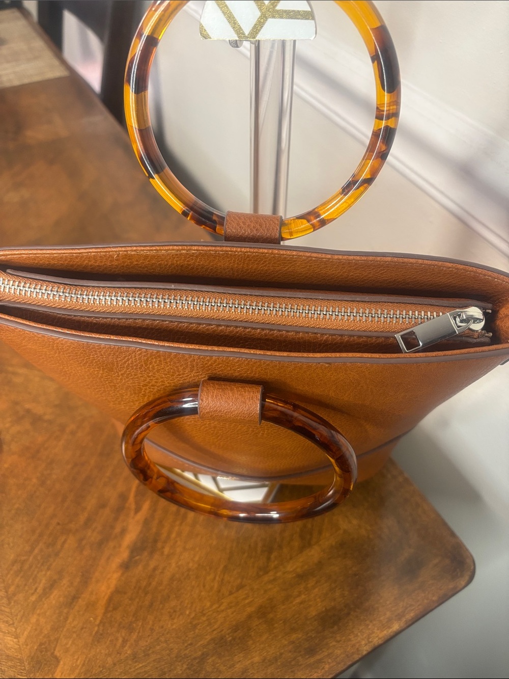 CARLOS SANTANA Tortoiseshell Handle Tan Crossbody Bag - Picture 9 of 16